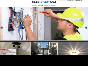 Elektryk naprawiający instalacje domowe